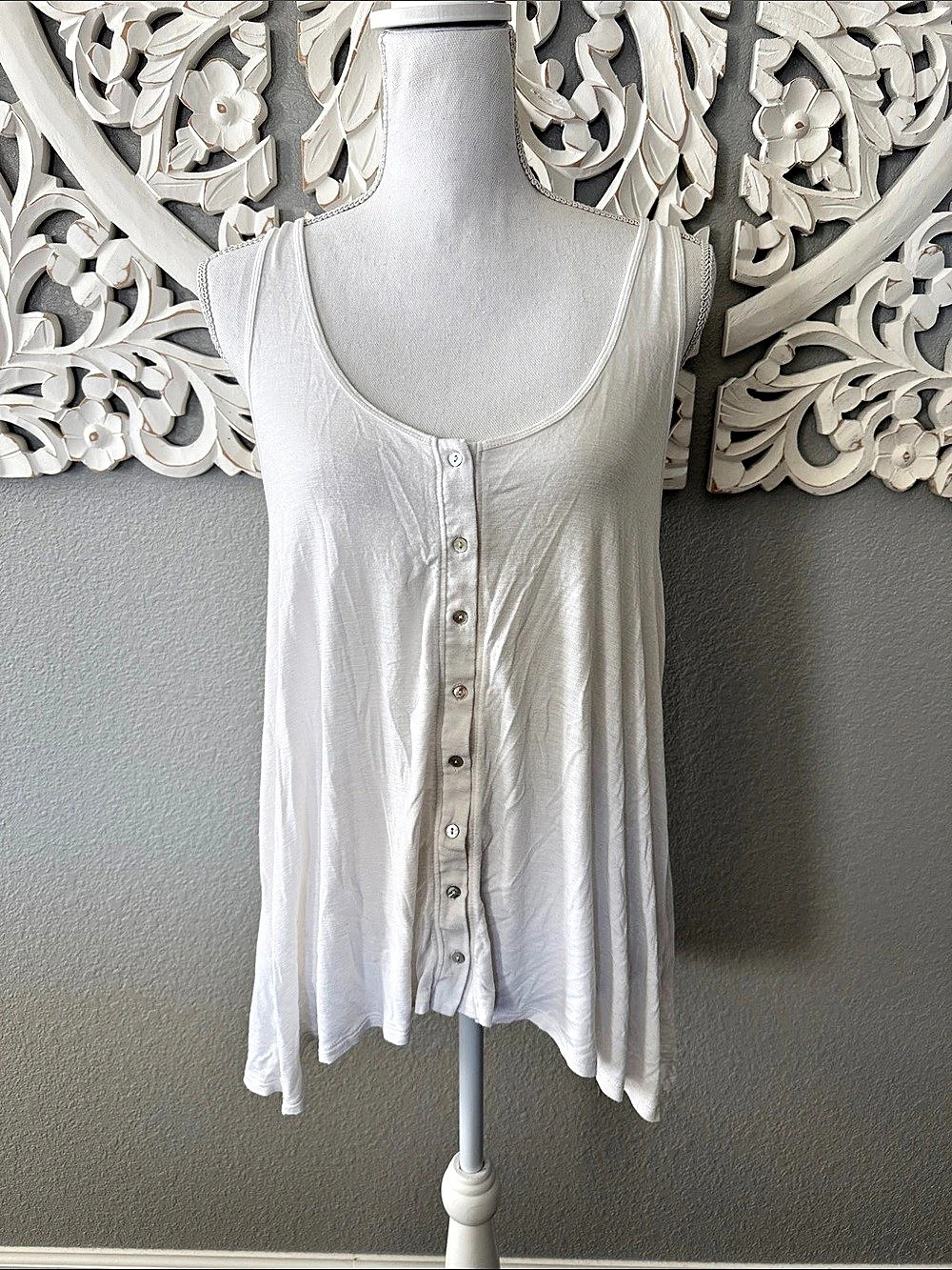 American Eagle Soft & Sexy Button Front Tank Top in White Size Large Like New